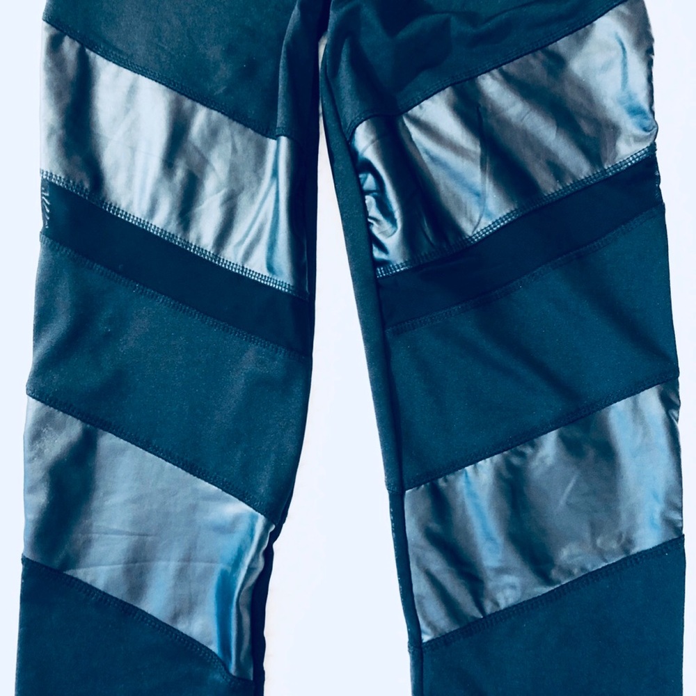 Leggings with Mesh Faux Leather Strip - Picture 6 of 7